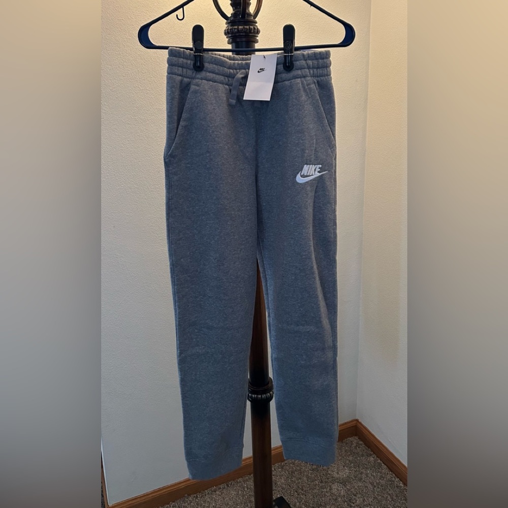 Nike sweatpants boys Large slim fit with tags